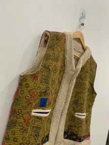 Antique Fausse Fourrure Kantha Gilet Avec Poche Boho Sans Manches Kantha Gilet Suédine Bohème Gilet Hippie Veste - Product Image 2