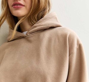 เสื้อฮู้ดผู้ชายปักลายเก๋ไก๋สำหรับฤดูใบไม้ร่วง ผ้าฟลีซน้ำหนักเบา ปรับฮู้ดได้ด้วยเชือกผูก ผลิตจากผ้าฝ้าย 100% เพื่อความสบายในทุกๆ วัน - Product Image 1