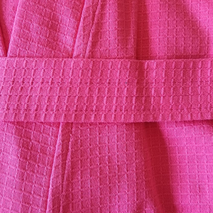 Bata de Baño Unisex de Algodón 100% con Tejido Interlock Piqué y Waffle, para Hotel y Spa, con Logotipo Personalizado, Proveedor OEM, Hecho en Turquía - Color Rosa - Product Image 6