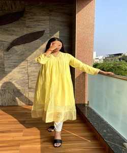 Fusion de mode: Style pakistanais Salwar Kameez - Fusion de styles traditionnels et modernes, créant une mode chic et élégante - Product Image 3