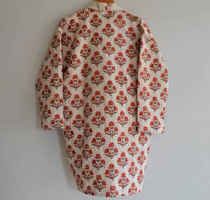 Venta al por mayor Albornoz de algodón indio Color naranja Floral Suzani Kimono Estilo bohemio Ropa de dormir Chaqueta de invierno hecha a mano con cinturón - Product Image 1
