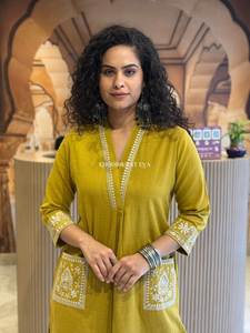 Cette saison des fêtes, nous lançons un magnifique ensemble de pantalons Kurti pour de magnifiques dames, une superbe tenue parfaite pour le bureau - Product Image 3