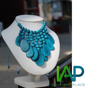 Collar de cuentas de resina de perlas azules de tendencia, collar de gargantilla de eslabones de cuentas de cristal de semilla de corte de corazón, bordado para artículos de fiesta para mujer - Product Image 1