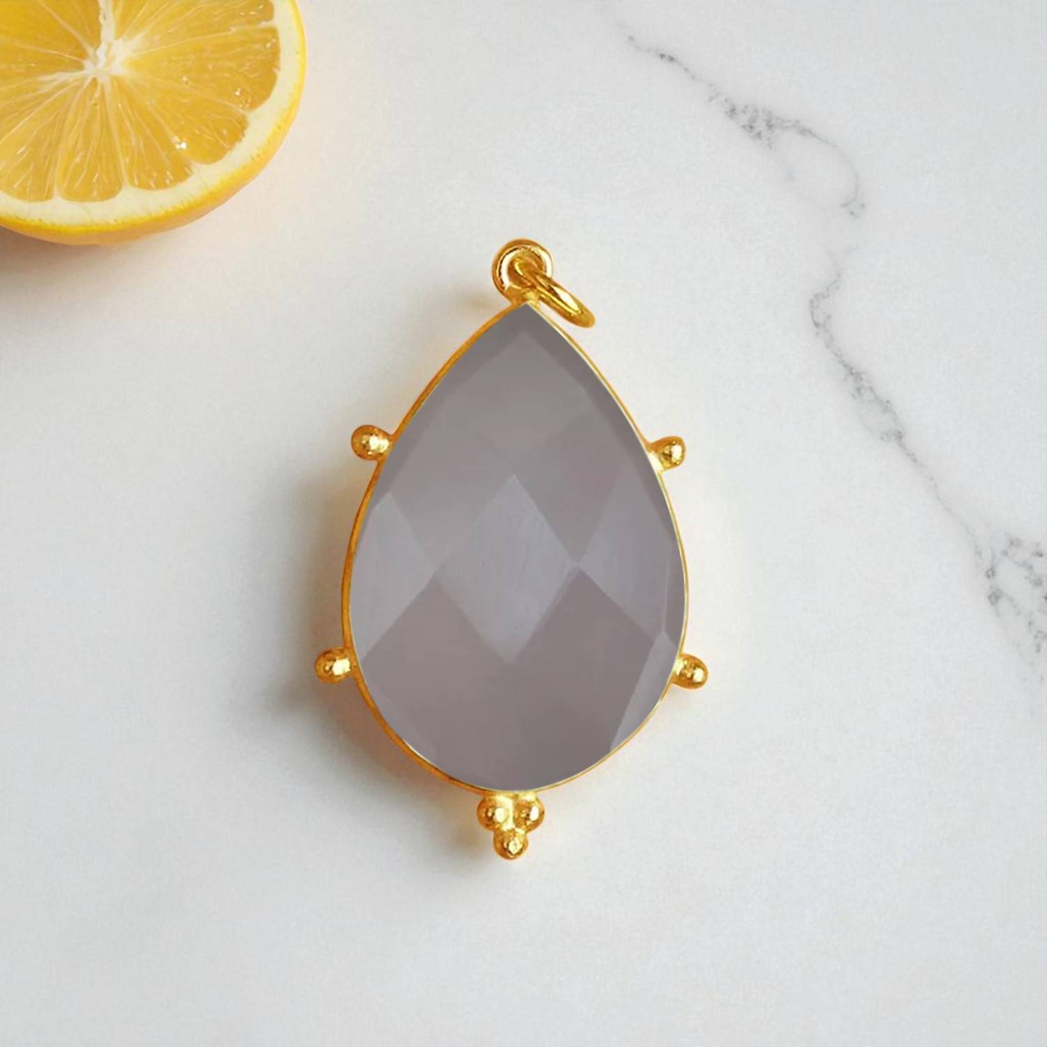 คาลซิโดนีสีเทา