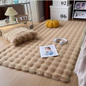 Tapis d'intérieur moderne réversible personnalisé en fausse fourrure de lapin, avec texture velours bulle tuftée, pour hôtels et usage domestique - Product Image 1