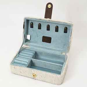 Sac de maquillage de voyage artisanal en cuir de vachette occidental, couleur personnalisable, écologique, avec pompon, organiseur de cosmétiques de luxe - Product Image 6