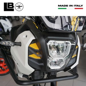 Adesivi 3D Protezioni Carenatura Anteriore Moto Compatibili con QJ Motor SVT 650 X - Product Image 3