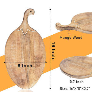 Tabla de cortar de madera hecha a mano con diseño de Brinjal con asa Bandeja de charcutería reversible versátil para exportadores a baja tasa de fábrica - Product Image 3