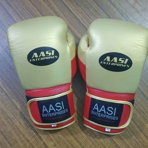 Guantes de Boxeo Deportivos AASI ENTERPRISES AE-786 de Cuero de Calidad con Correa Marrón y Negra para Uso en las Cuatro Estaciones, Detección de Agujas en la Muñeca - Product Image 2