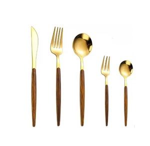Ensemble de couverts et d'argenterie dorés en acier inoxydable avec poignées en bois couverts réutilisables de qualité alimentaire avec logo - Product Image 1