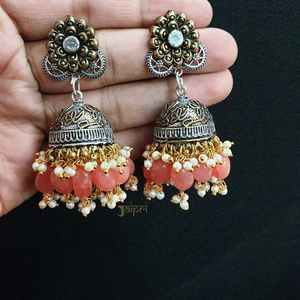 Boucles d'oreilles créoles tendance Jhumki oxydées bicolores en pierre de pêche au design floral en laiton et alliage de zinc pour cadeaux - Product Image 3