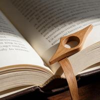 Support de page en bois poli durable et personnalisé pour livres, thème Amour, accessoire de lecture simple à une main pour boîte cadeau