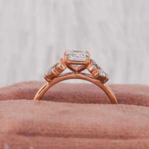 Bague de fiançailles en diamant de laboratoire taille émeraude bague de mariage en grappe cultivée en laboratoire, bague en diamant cadeau d'anniversaire pour elle - Product Image 3