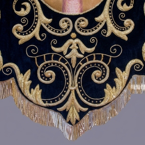 Bannière liturgique de luxe en velours, personnalisée, brodée à la main avec du fil doré, drapeau religieux catholique pour l'église avec franges - Product Image 3