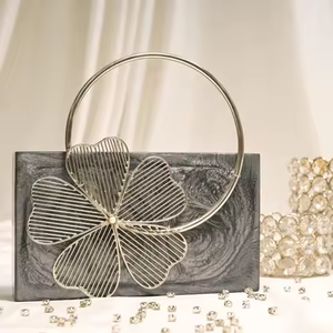 Nouvel arrivage de pochette en résine aspect marbre, chaîne dorée en métal, perles étanches, sac à main multi-usage de haute qualité pour femme - Product Image 4