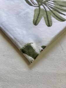 Tela de Algodón Estampada a Mano con Motivo Botánico de Palmeras Verdes - Product Image 4