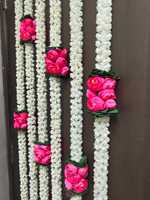 Karangan Bunga Buatan Mogra dan Ranunculus dengan Tali Gantung Desain Art Deco untuk Dekorasi Latar Panggung Pernikahan dan Kuil