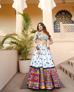 Dernier créateur Navratri spécial mousseline de coton imprimé et véritable miroir toile de travail Patta Lehenga Choli avec point complet Dupatta - Product Image 2