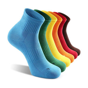 Chaussettes de sport sans couture, design de bord non contraignant, nylon, coton, élasthanne pour un confort sans marques ni irritations - Product Image 1