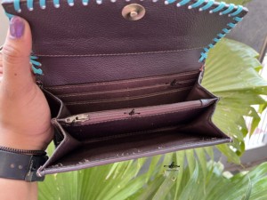 Embrayage en fourrure de vachette en cuir véritable usiné à la main en cuir sculpté Collection de conception unique Embrayage pour femmes Embrayage élégant multi-usages - Product Image 6