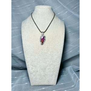 Pendentif Navajo fait main avec coquille d'huître épineuse violette sertie dans un cadre en argent sterling, technologie d'incrustation unique. - Product Image 6