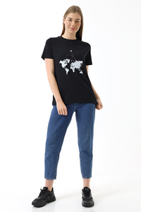 เสื้อยืดสีดำลำลองทันสมัยพร้อมผ้าเนื้อนุ่มสบายสไตล์สปอร์ตเหมาะสำหรับการสวมใส่ในชีวิตประจำวันสไตล์อินเทรนด์ - Product Image 2