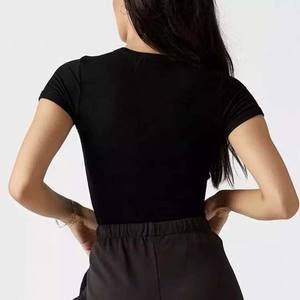 2025 verano logotipo personalizado negro en blanco liso camisetas de alta calidad Algodón poliéster básicos cuello redondo Camiseta ajustada para mujer - Product Image 4