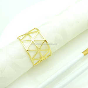 Anneaux de serviette en bois personnalisés de qualité supérieure Formes uniques Décor de table de mariage abordable Meilleure vente Anneaux de serviette en métal fini or - Product Image 5