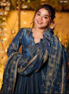 Ensemble Anarkali traditionnel indien avec broderie délicate et dupatta pour mariage et travail de séquence, costume Salwar Kameez pour femmes - Product Image 2