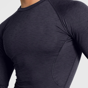 Vente en gros de sous-vêtements de compression personnalisés Protection solaire à séchage rapide disponible en design sans manches à manches longues Fabriqué au Pakistan - Product Image 5