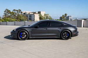 2020 Taycan Turbo Sedan 670-HP Single-Motor FWD Premium Performance Paquetes Asientos de cuero sin modificar R17 Caja de cambios automática - Product Image 2