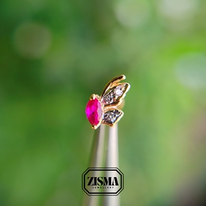 Delicado pendiente de media mariposa con diamante en oro de 14K 18K, respaldo de tamaño personalizado para lóbulo del cartílago o joyería de perforación de hélice - Product Image 1