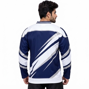 Maillot de hockey sur glace élégant, fabriqué avec un tissu durable et une construction confortable, offrant une finition soignée et des coutures robustes. - Product Image 6