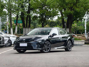 Sedán Híbrido Usado 2025-2026, Automático, 4 Puertas, 5 Asientos, Vehículo Familiar en Buen Estado, Neumáticos R18, Asientos de Cuero, Importación, Color Oscuro - Product Image 4