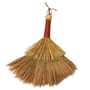 Balai artisanal vintage en herbe pour décoration intérieure asiatique, fabriqué à la main avec des matériaux 100 % écologiques - Product Image 3