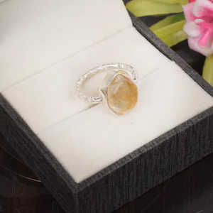 แหวนเงินสเตอร์ลิง92.5สไตล์โรแมนติกขายส่งพร้อมพลอยซิทรีนจากธรรมชาติ IGI ได้รับการรับรองเครื่องประดับอย่างดีพร้อมตัวเรือน - Product Image 5