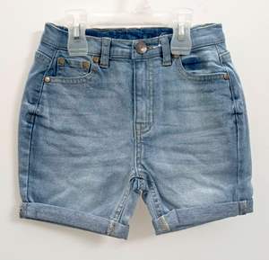 Pantalones cortos de mujer premium y de lujo - Product Image 1