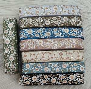 Dentelle brodée florale magnifiquement conçue sur mesure pour l'élégance et la durabilité parfaite pour les vêtements et accessoires. - Product Image 3