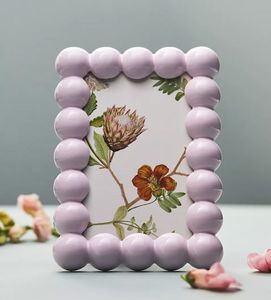 Cadre photo en bois de haute qualité avec un design élégant et une construction robuste, parfait pour encadrer des photos de famille et des moments spéciaux - Product Image 4