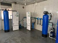 Purificateur d'eau salée par osmose inverse contrôlé par PLC, capacité 2000 L/heure, pompe en acier au carbone 380V, pièces de filtre à eau