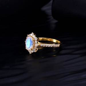 Anillo de Compromiso y Boda de Plata de Ley 925 con Baño de Oro de 18K y Circonita Ovalada con Piedra Lunar Arcoíris, Joyería Fina para Venta al por Mayor - Product Image 6