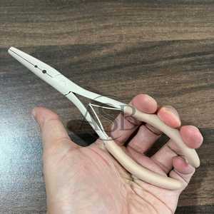 Pince à micro-perles en acier inoxydable à deux trous, pince multifonctionnelle pour extensions de cheveux, outil de beauté capillaire personnalisé, pince à cheveux incurvée - Product Image 2