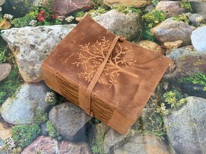 สมุดกระดาษขอบโบราณงานแฮนด์เมดภาพเงา600หน้าสมุดบันทึกงานหนังแนววินเทจต้นไม้สวยงามด้ายเย็บลายนูนเพื่อชีวิต - Product Image 3