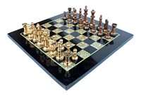 Ensemble de plateau de jeu d'échecs-fait de marbre noir et de pièces en laiton (15 "X 15")