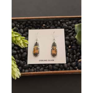 Pendientes Colgantes Hechos a Mano en Plata de Ley y Turquesa Negra Estilo Navajo con Forma de Gota de Agua - Product Image 1