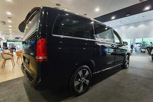 Oferta Especial: Vehículo Monovolumen de 5 Puertas y 7 Plazas, B-EN-Z V260, Nuevo, Automático, Gasolina, Asientos de Cuero, Neumáticos R18, Tracción Delantera, Euro VI - Product Image 3