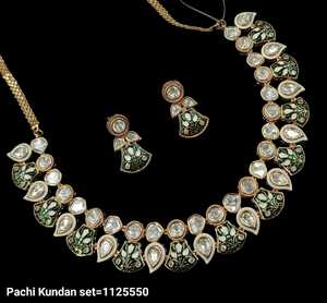 Dernier rond élégant Kundan indien fantaisie traditionnel ton or Kundan perle collier ras du cou ensemble avec correspondant ensemble de boucles d'oreilles femmes - Product Image 3