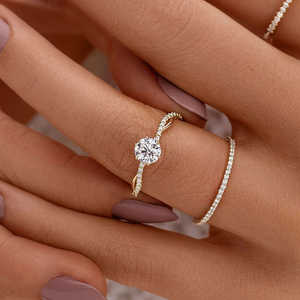 แหวนหมั้นและแต่งงานวินเทจทรงกลมประดับเพชรโมอิสซาไนต์ VVS1 ดีไซน์เก๋ไก๋ไม่ซ้ำใคร ตัวเรือนทองคำ 14K สีเหลืองทอง สำหรับวันพิเศษ - Product Image 5