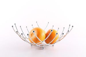 Panier à fruits en métal avec structure ouverte et respirante permettant un flux d'air naturel et ajoutant un attrait intemporel à la maison - Product Image 4