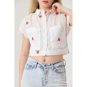 Topshow – Débardeurs courts brodés rouges pour femmes – Vente en gros – T-shirts tendance - Product Image 4